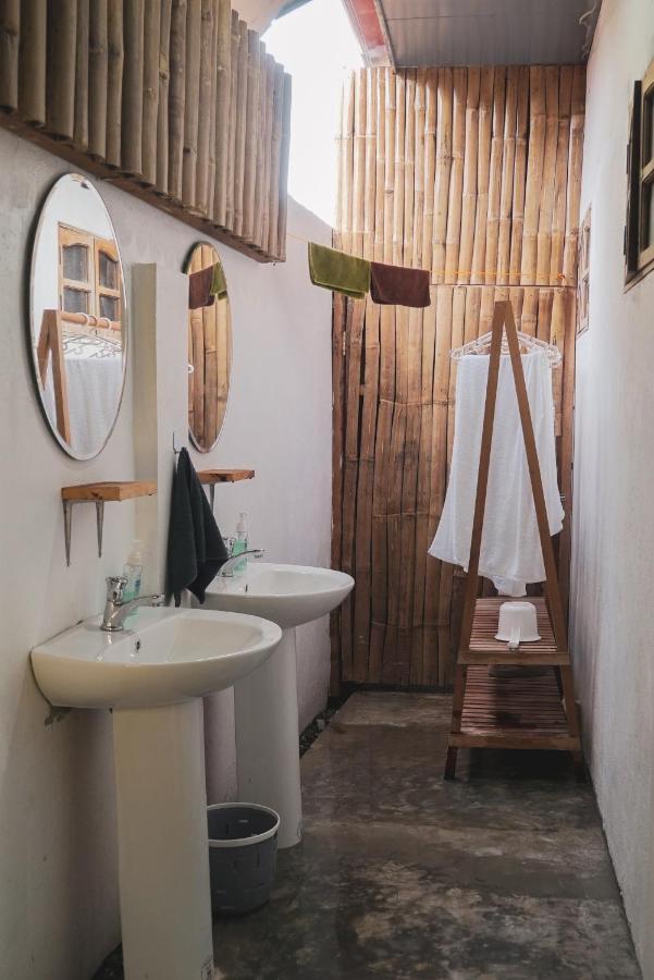 Ohlala Hostel Моалбоал Екстериор снимка
