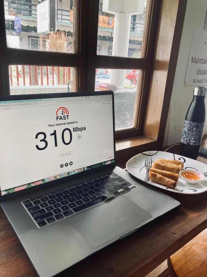 Ohlala Hostel Моалбоал Екстериор снимка