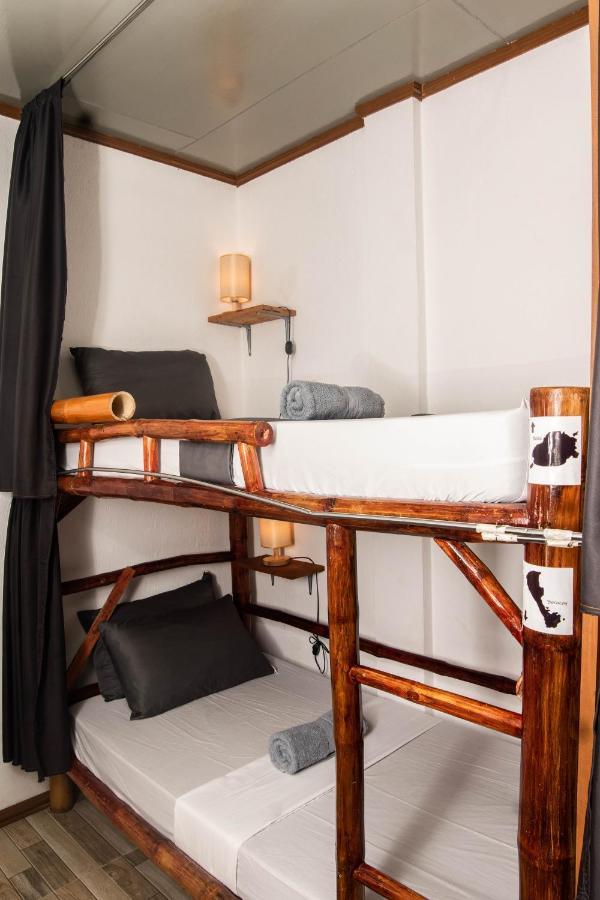 Ohlala Hostel Моалбоал Екстериор снимка