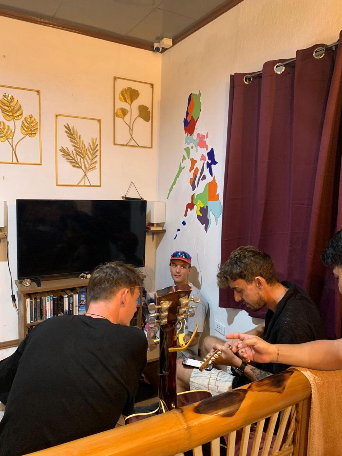 Ohlala Hostel Моалбоал Екстериор снимка
